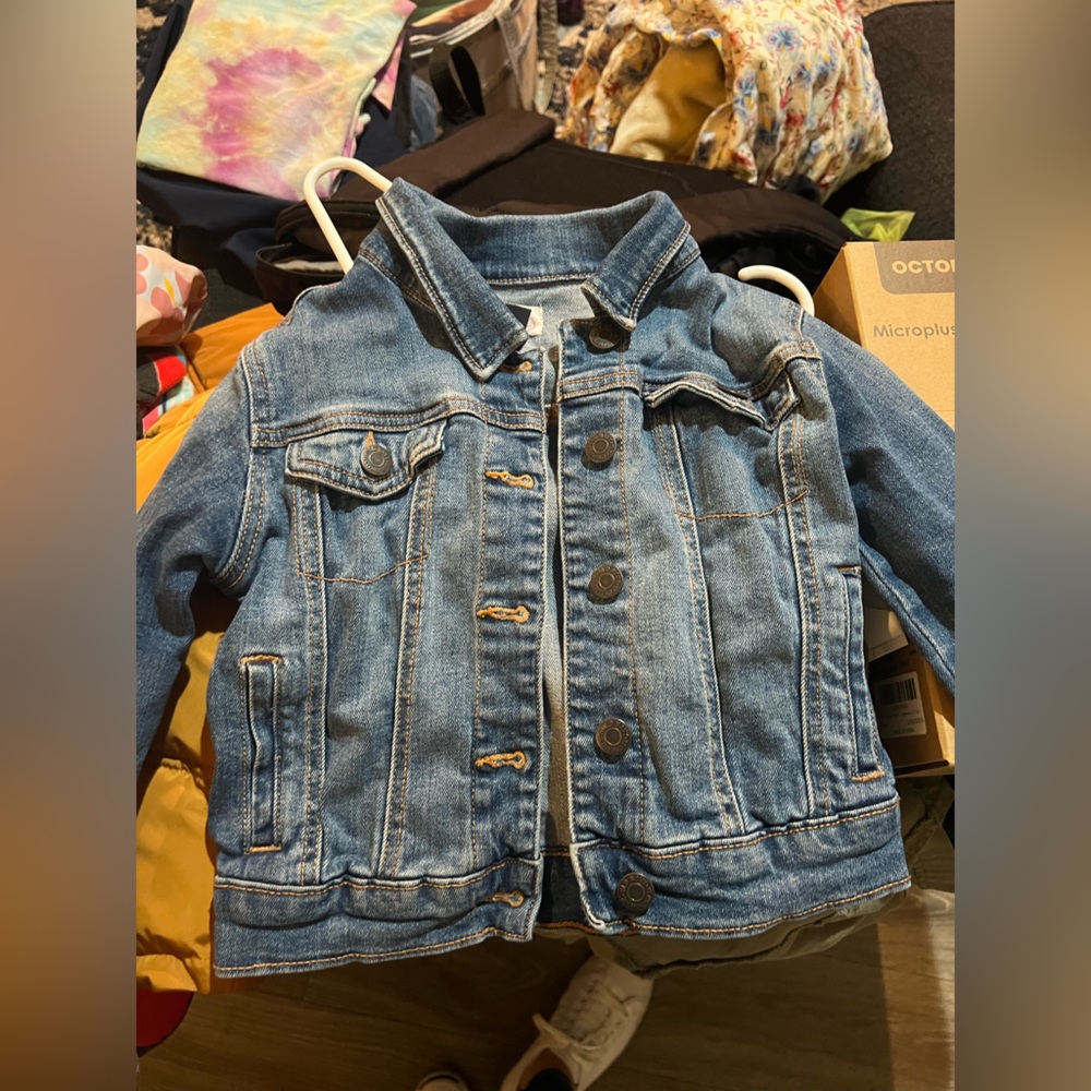 Old Navy Unisex Trucker Jean Jacket for Toddler in size 6/7
